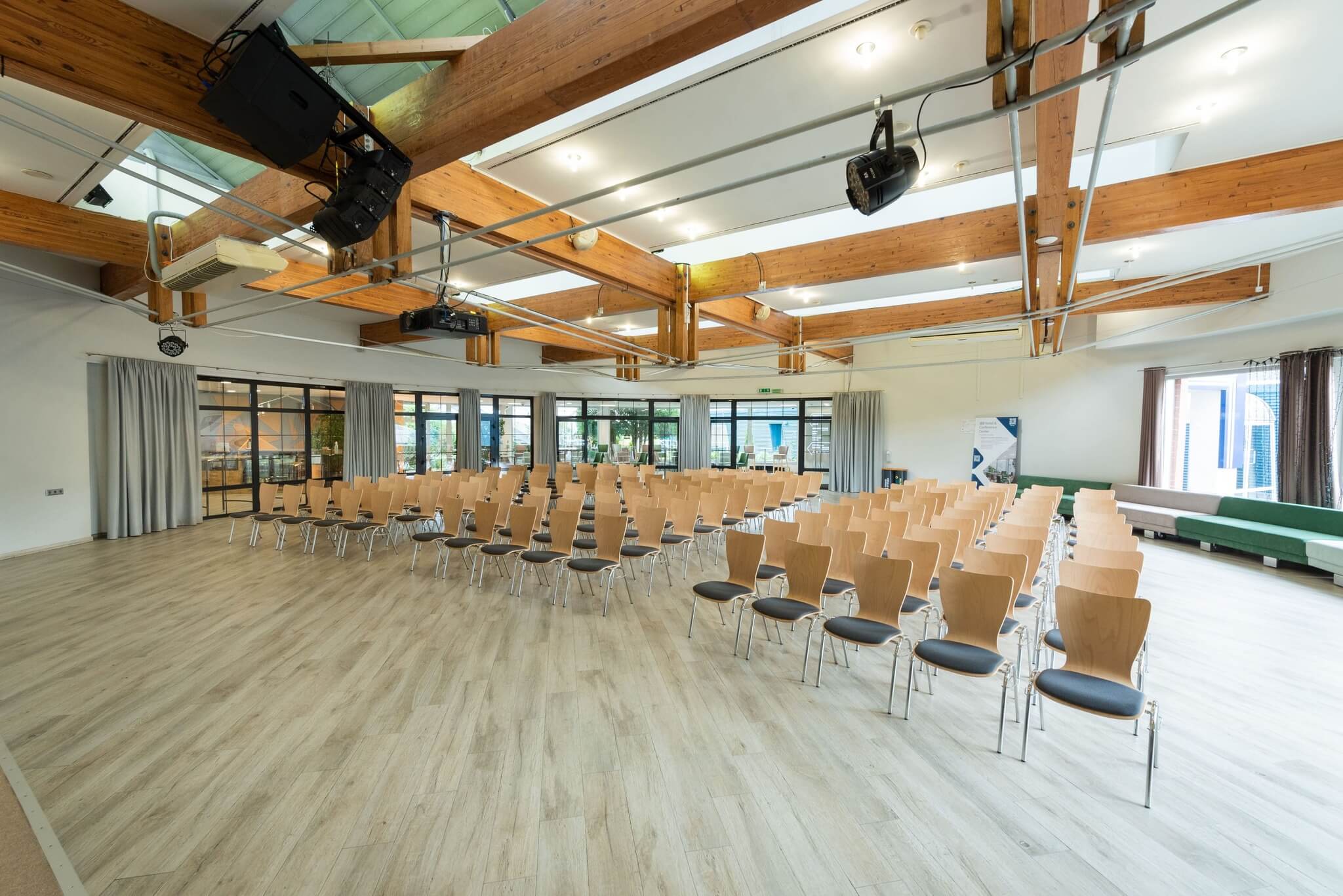 Конференц центр IBB. Зал Europe — изображение 3